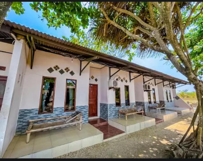 Cozy Villa & Resto Ujunggenteng Extérieur photo